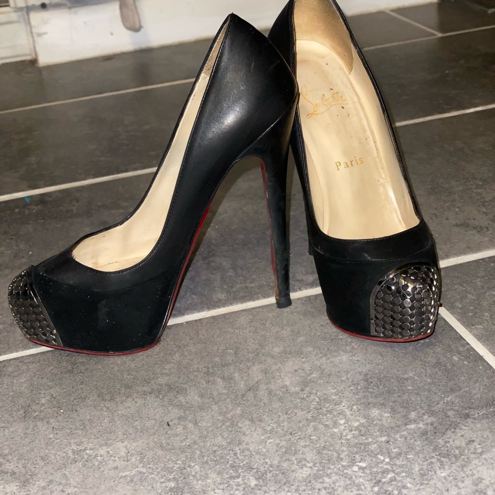 Size 37 AUTHENTIC Christian Louboutins